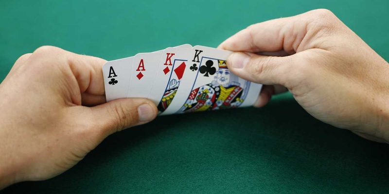 Giai đoạn vòng 3-4 trong cách chơi poker hợp lý